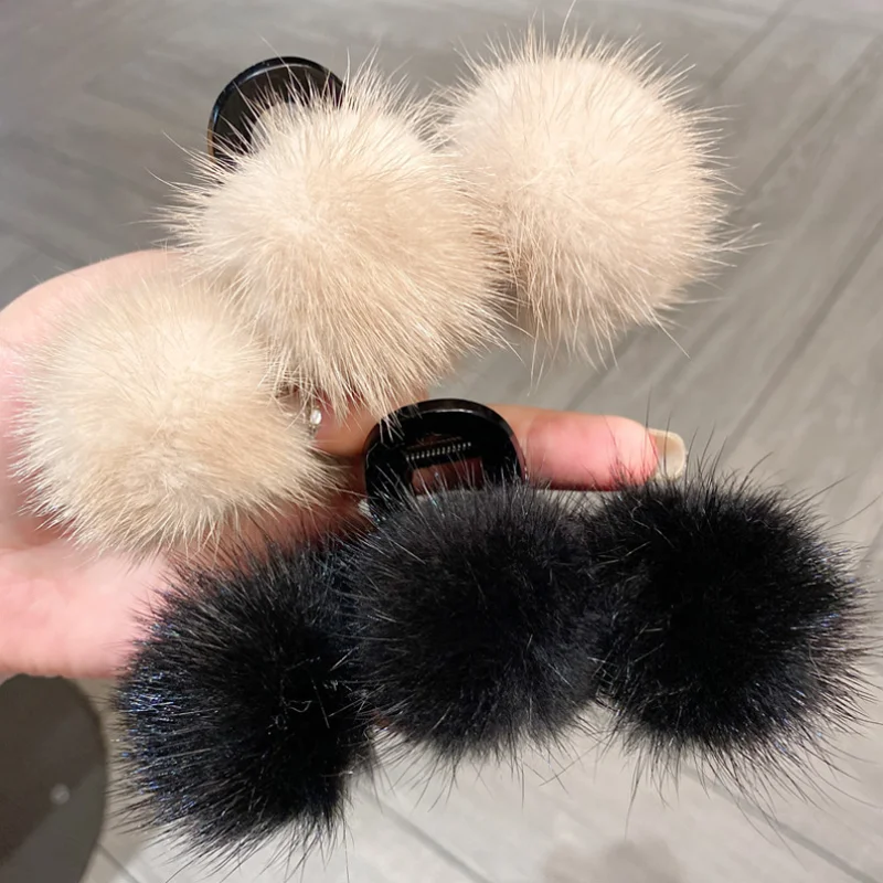 French Fur Plush Balls Hair Claws Clip Back Head Large Size Shark Clip Elegant Hold Hair Hairpin Headband Women Hair Accessory
French Fur Plush Balls Hair Claws Clip Back Head Large Size Shark Clip Elegant Hold Hair Hairpin Headband Women Hair Accessory