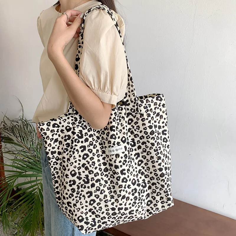 Retro Leopard Print Women's Canvas Shoulder Bag Large Capacity Book Tote Bag Handbags Casual Shopping Bag 
Retro Leopard Print Women's Canvas Shoulder Bag Large Capacity Book Tote Bag Handbags Casual Shopping Bag