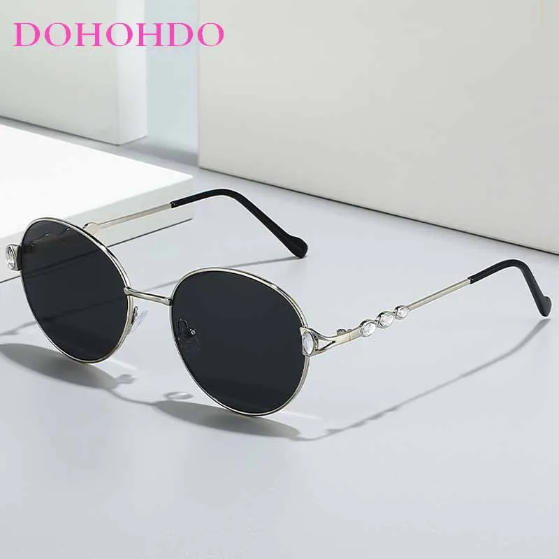 Trendy Small Oval Rhinestone Decorate Metal Frame Women Sunglasses Luxury Design Mens Sunglass Summer Travel Drive Eyewear UV400
Trendy Small Oval Rhinestone Decorate Metal Frame Women Sunglasses Luxury Design Mens Sunglass Summer Travel Drive Eyewear UV400