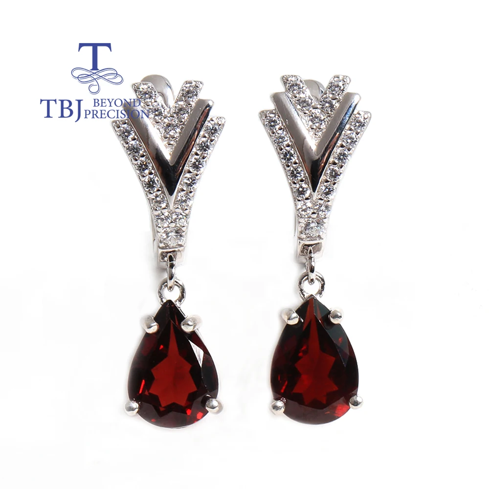 Love and hope January Birthstone natural garnet V-shaped design silver earrings light luxury jewelry for women
Love and hope January Birthstone natural garnet V-shaped design silver earrings light luxury jewelry for women