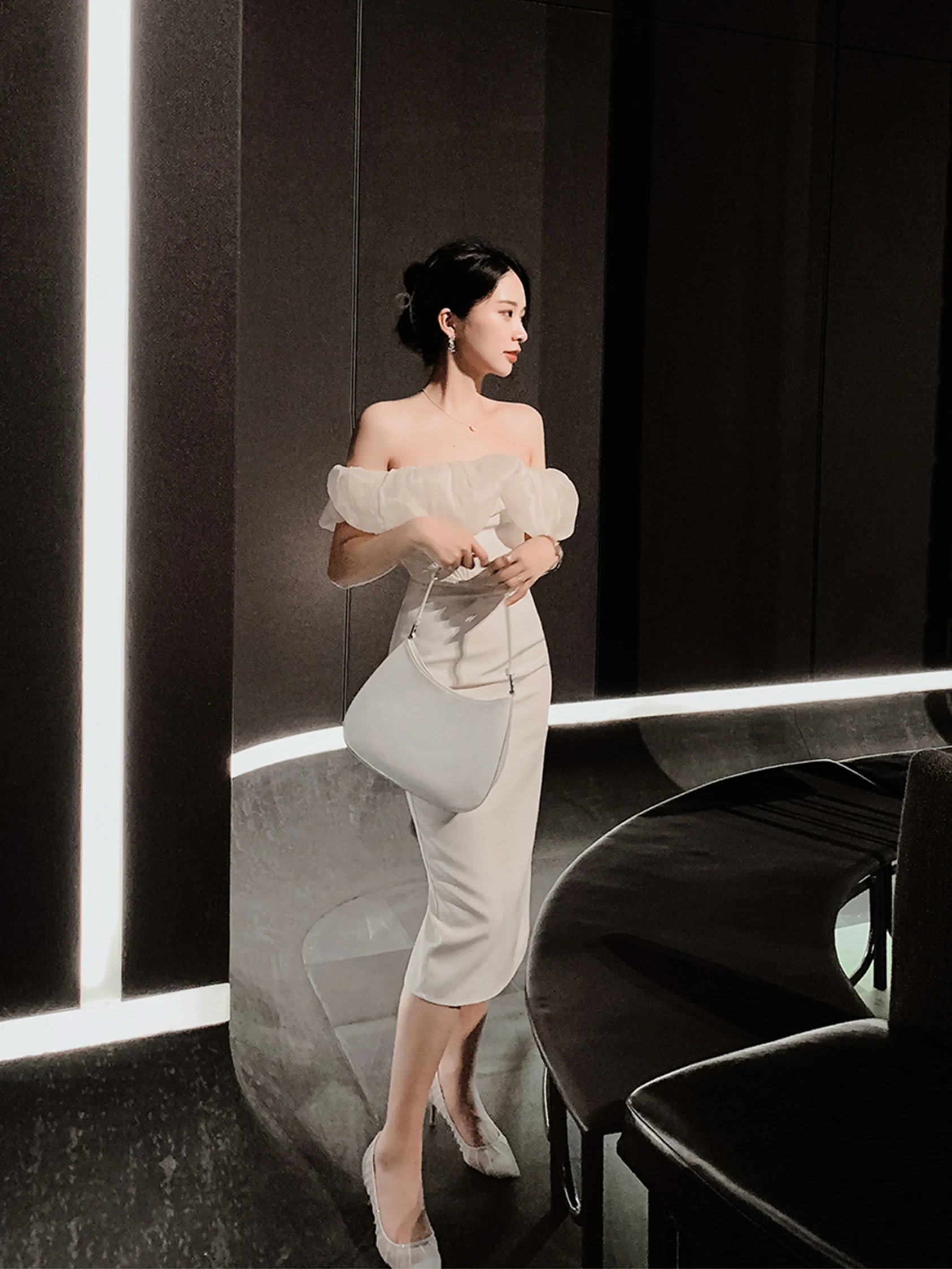 Элегантное высококачественное корейское женское вечернее платье для дня рождения, свадьбы, помолвки, бала, короткая юбка из полиэстера на молнии
Элегантное высококачественное корейское женское вечернее платье для дня рождения, свадьбы, помолвки, бала, короткая юбка из полиэстера на молнии