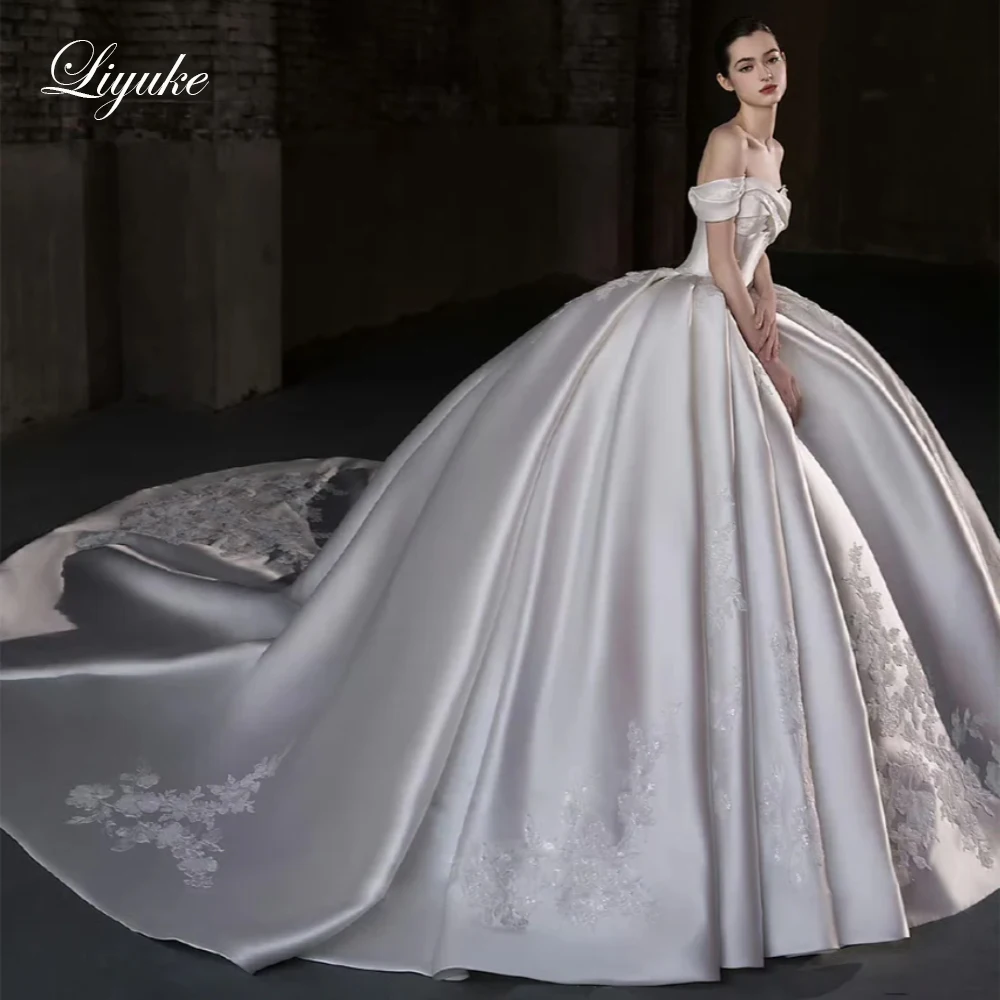 Свадебное платье Liyuke из атласа класса люкс, на заказ, с открытыми плечами, короткими рукавами и без бретелек
Свадебное платье Liyuke из атласа класса люкс, на заказ, с открытыми плечами, короткими рукавами и без бретелек