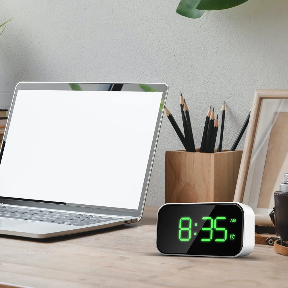 USB Charging Full Screen White Alarm Clock Compact LED Digital Large Screen Adjustable Brightness Simple Operation Home Desk
USB Charging Full Screen White Alarm Clock Compact LED Digital Large Screen Adjustable Brightness Simple Operation Home Desk