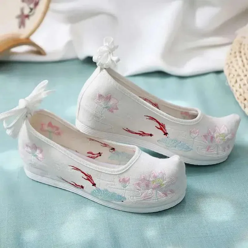 Woman Vintage Yue Opera Flowers Embroidery Dance Flat Shoes Women Chinese Style Traditional Ancient Old Peking Hanfu Retro Boots
Woman Vintage Yue Opera Flowers Embroidery Dance Flat Shoes Women Chinese Style Traditional Ancient Old Peking Hanfu Retro Boots