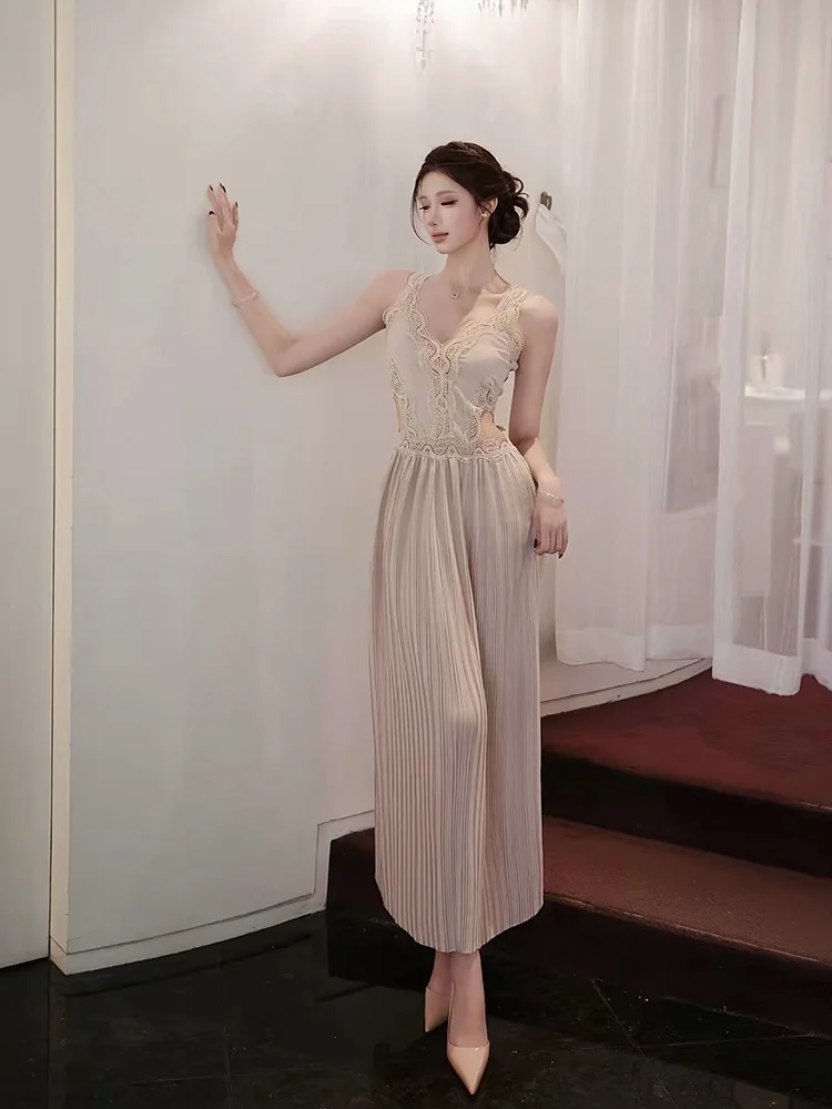Elegant Lace Embroidery Long Skirt Summer Vacation Waist Cinched Gown Women's Fashion plus Size A-Line Dress V-Neck Sleeveless
Elegant Lace Embroidery Long Skirt Summer Vacation Waist Cinched Gown Women's Fashion plus Size A-Line Dress V-Neck Sleeveless