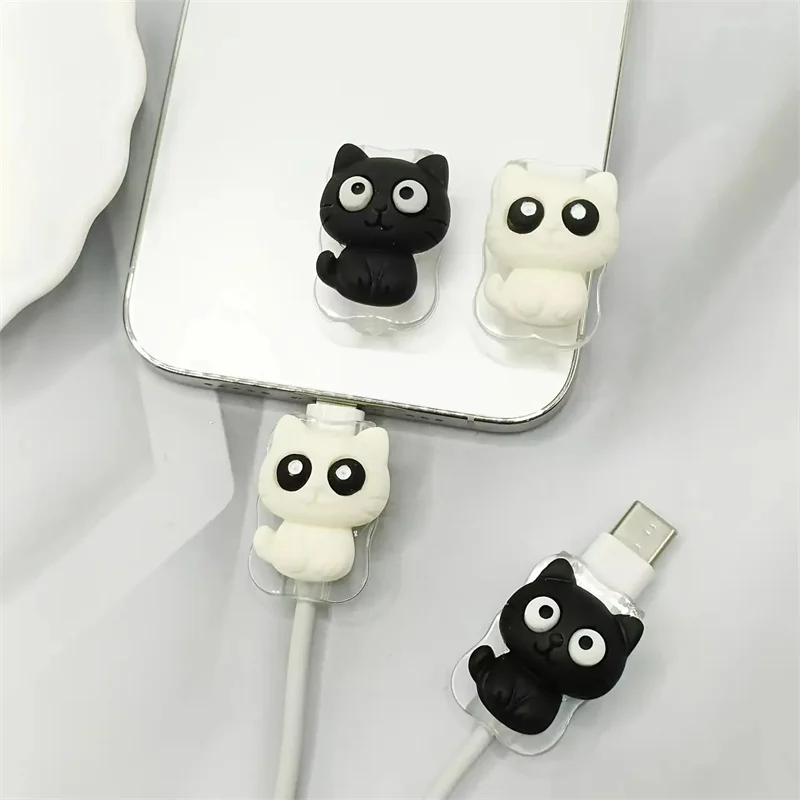 2pcs Novelty Cat-themed Cable Protectors Adorable Design Durable Plastic Connector Cover for iPhone / Type-C Charging Interface
2pcs Novelty Cat-themed Cable Protectors Adorable Design Durable Plastic Connector Cover for iPhone / Type-C Charging Interface