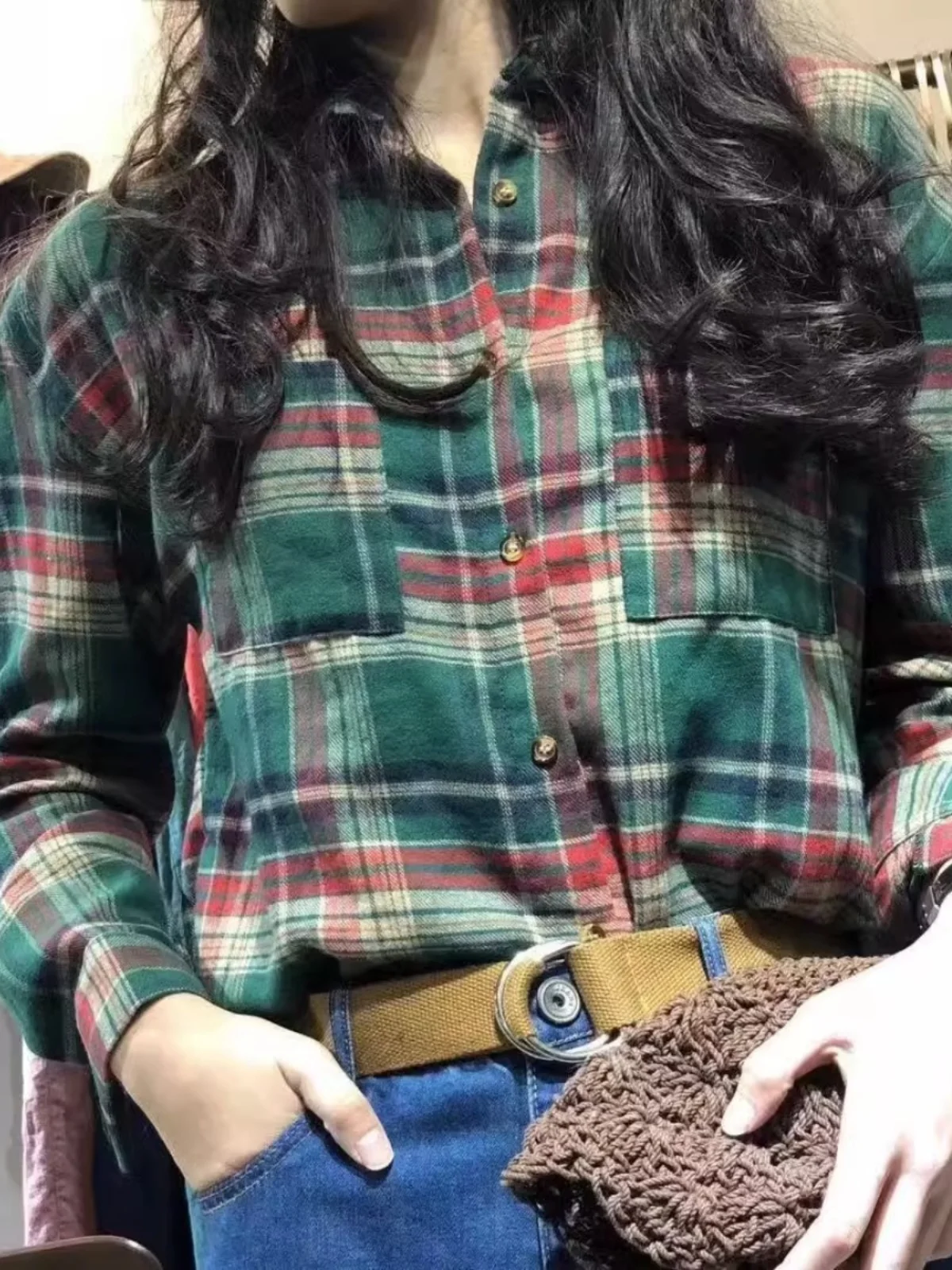 Женская свободная рубашка из хлопка и льна в клетку с длинным рукавом, весенне-осенняя, стройнящая, модная, с воротником, классический узор
Женская свободная рубашка из хлопка и льна в клетку с длинным рукавом, весенне-осенняя, стройнящая, модная, с воротником, классический узор