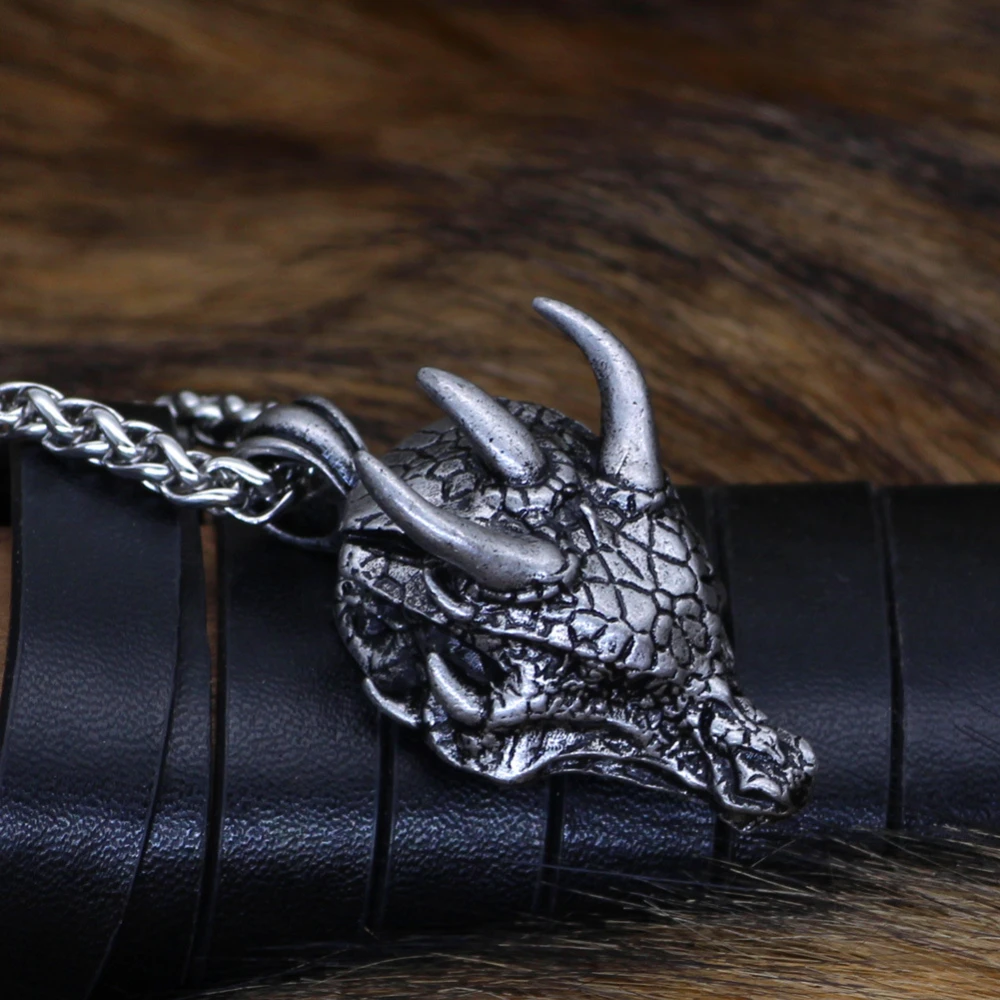 Ретро-кулон Triceratops, ожерелье с животным зодиаком, драконом для мужчин и женщин, цепочка на свитер, подарок, ювелирные изделия в стиле панк
Ретро-кулон Triceratops, ожерелье с животным зодиаком, драконом для мужчин и женщин, цепочка на свитер, подарок, ювелирные изделия в стиле панк