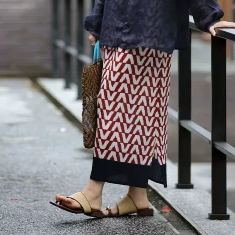 Miyake Pleated Versatile Midi Skirt 2026 Summer Women's Classic Back Slit Elegant Women's Jupe Pleats Printed Bodycon Fold Skirt
Miyake Pleated Versatile Midi Skirt 2026 Summer Women's Classic Back Slit Elegant Women's Jupe Pleats Printed Bodycon Fold Skirt