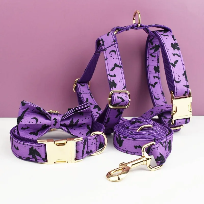 Новый ошейник для собак с черными крыльями летучей мыши на Хэллоуин, регулируемый шлейка для собак, набор с гравировкой и бантом для маленьких и средних собак, аксессуары
Новый ошейник для собак с черными крыльями летучей мыши на Хэллоуин, регулируемый шлейка для собак, набор с гравировкой и бантом для маленьких и средних собак, аксессуары