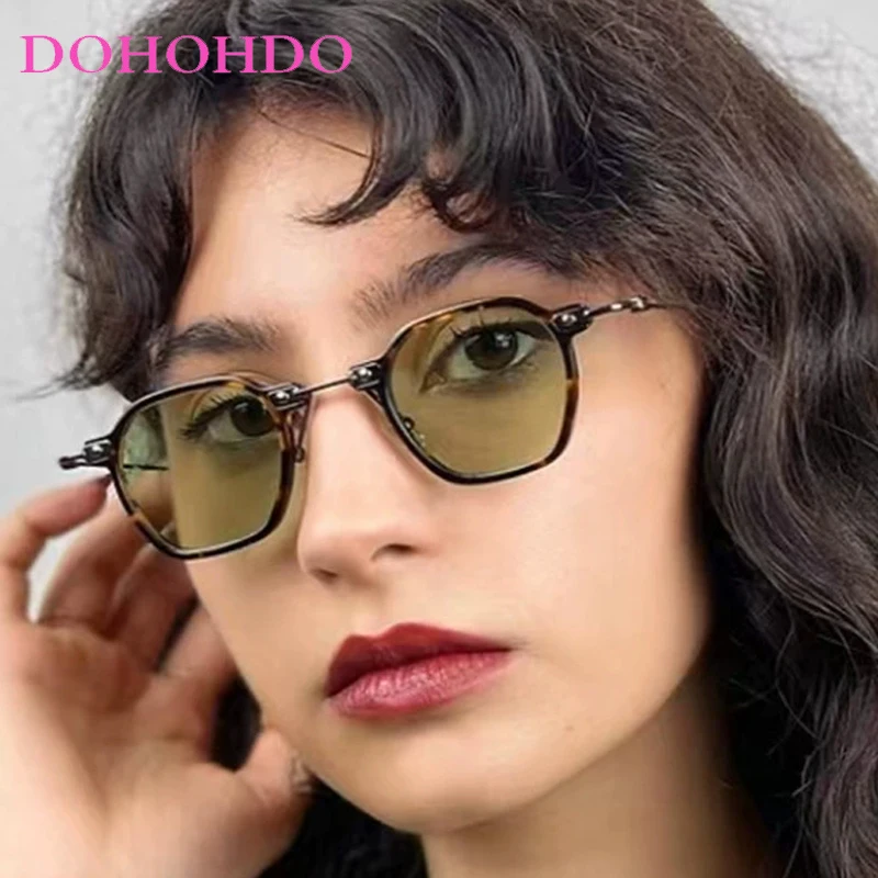 Fashion Classic Small Square Punk Women Sunglasses Personalized Metal Leg Design Retro Men Outdoor Driving Glasses UV400 Lentes
Fashion Classic Small Square Punk Women Sunglasses Personalized Metal Leg Design Retro Men Outdoor Driving Glasses UV400 Lentes