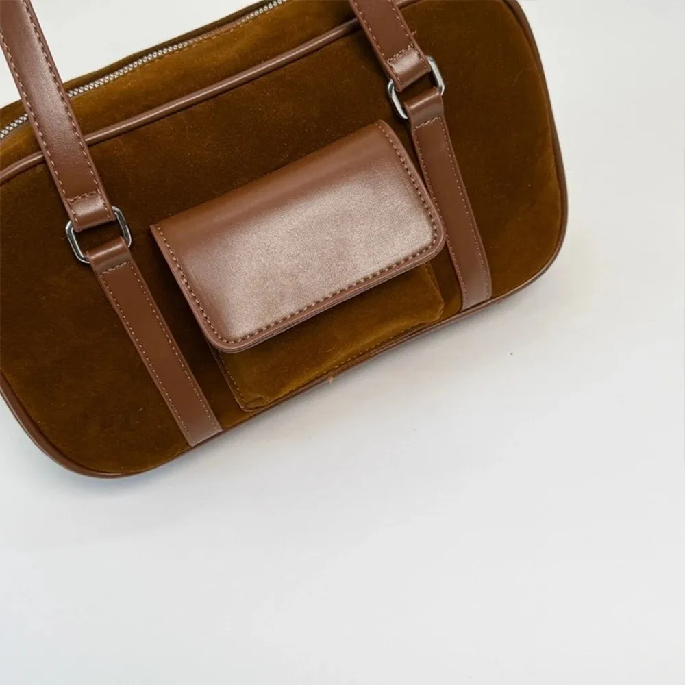 New Versatile Bowling Bag Korean Style Suede Single Shoulder Bag Large Capacity Tote Bag for Women
New Versatile Bowling Bag Korean Style Suede Single Shoulder Bag Large Capacity Tote Bag for Women