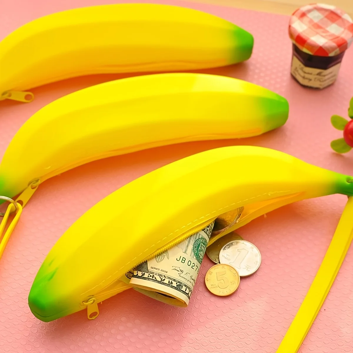 1Pc creative banana zipper change purse, small wallet with banana coins in hand, simulated fruit ornament
1Pc creative banana zipper change purse, small wallet with banana coins in hand, simulated fruit ornament