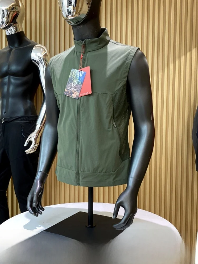 Lightweight Breathable Outdoor Men's Vest Zipper Closure Splice Design Quick Dry Sport Stand Collar Casual Style Nylon Fabric
Lightweight Breathable Outdoor Men's Vest Zipper Closure Splice Design Quick Dry Sport Stand Collar Casual Style Nylon Fabric