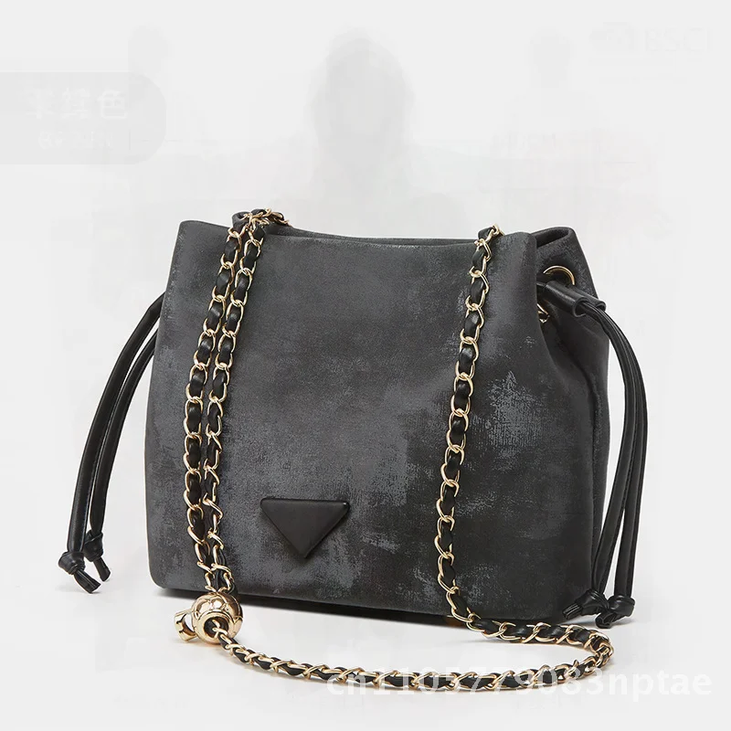 Women's Fashionable Soft Leather Bucket Bag High-Value Drawstring Chain Crossbody Small All-match Urban Minimalist Shoulder Bag
Women's Fashionable Soft Leather Bucket Bag High-Value Drawstring Chain Crossbody Small All-match Urban Minimalist Shoulder Bag