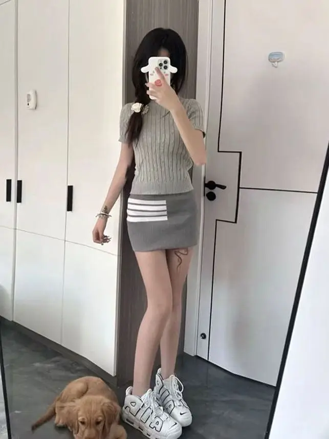 Summer Knitted Set Women's Fashion Half-length Sleeve Vintage Twist Short Skirt Top And Skirt Two-piece Set Breathable Lightw...
Summer Knitted Set Women's Fashion Half-length Sleeve Vintage Twist Short Skirt Top And Skirt Two-piece Set Breathable Lightw...