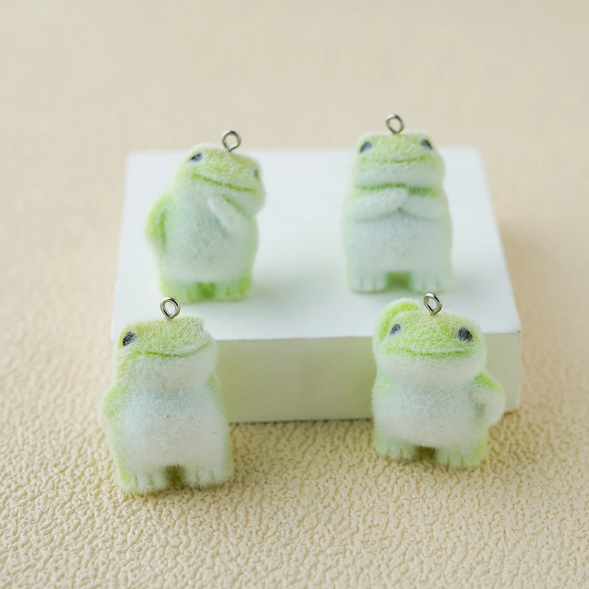 20 шт., подвески в виде лягушки из мультфильма, милая флокированная кукла, кулон для сумки, брелок для ключей, цепочка для телефона, украшения, аксессуары
20 шт., подвески в виде лягушки из мультфильма, милая флокированная кукла, кулон для сумки, брелок для ключей, цепочка для телефона, украшения, аксессуары