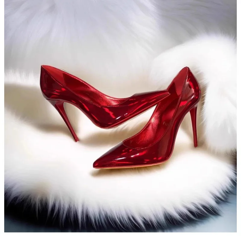 High Heels 2025 New Style Patent Leather Temperament Stiletto Shallow Mouth Pointed Toe French Single Shoes Large Size
High Heels 2025 New Style Patent Leather Temperament Stiletto Shallow Mouth Pointed Toe French Single Shoes Large Size