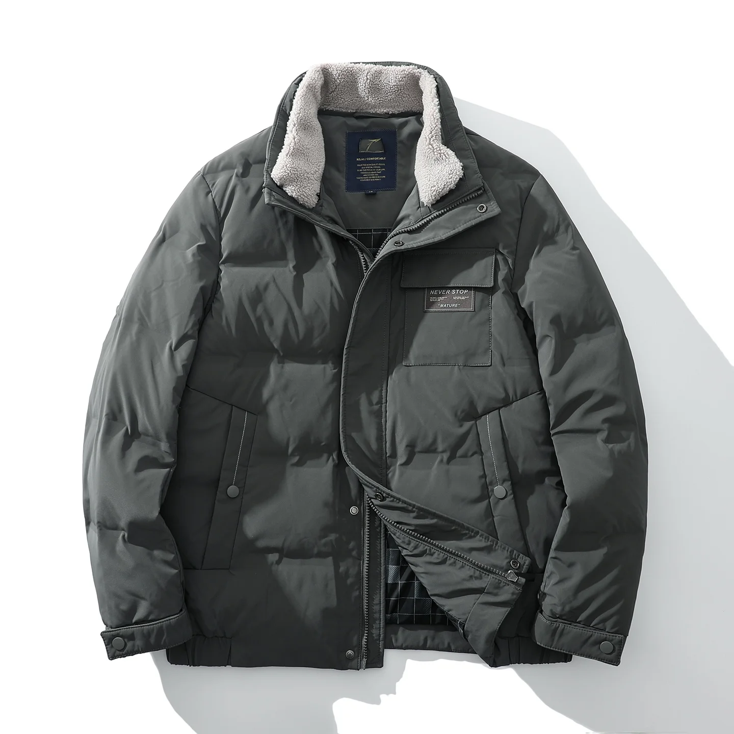 Мужская зимняя теплая шерстяная куртка с воротником-стойкой, наполненная 90% пухом, с высоким содержанием пушистого пуха, для повседневной носки, утепленная, из полиэстера.
Мужская зимняя теплая шерстяная куртка с воротником-стойкой, наполненная 90% пухом, с высоким содержанием пушистого пуха, для повседневной носки, утепленная, из полиэстера.