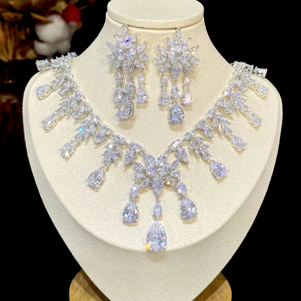 Luxury White Large Water Drop Tassel Pendant Necklace Earrings Suitable for Wedding Dinner Party Women Dress 2PCS Jewelry Set
Luxury White Large Water Drop Tassel Pendant Necklace Earrings Suitable for Wedding Dinner Party Women Dress 2PCS Jewelry Set
