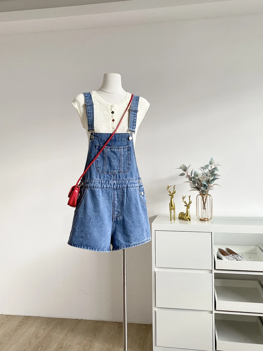 Summer 2025 Korean Style Commuter Fashionable Casual Denim Overalls Loose Women's High Waist Polyester Fiber Shorts
Summer 2025 Korean Style Commuter Fashionable Casual Denim Overalls Loose Women's High Waist Polyester Fiber Shorts