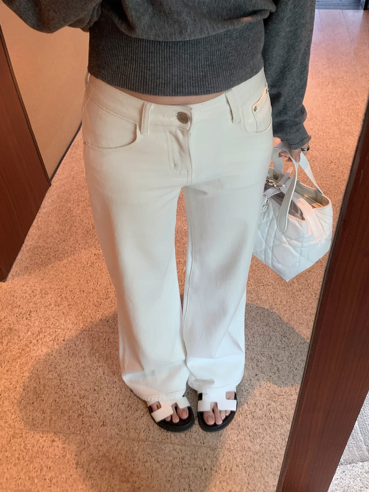 Белые широкие джинсы прямого кроя для женщин, летние повседневные длинные брюки с высокой талией, на молнии, свободного кроя, синие джинсовые штаны
Белые широкие джинсы прямого кроя для женщин, летние повседневные длинные брюки с высокой талией, на молнии, свободного кроя, синие джинсовые штаны