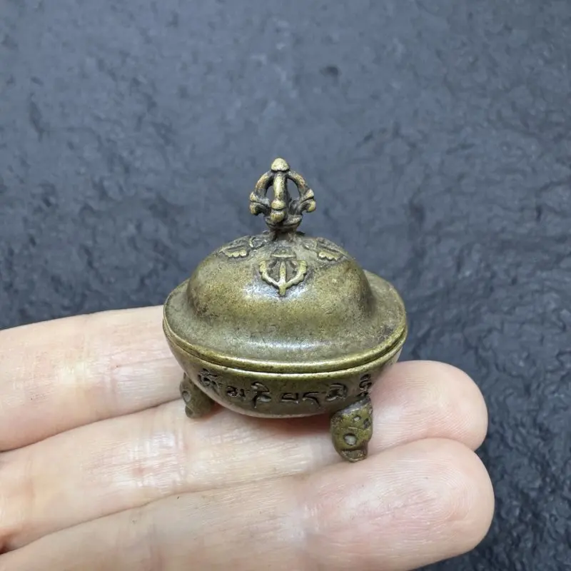 Antique Copper Collection Nepalese Craft Tibetan Buddhist Brass Tripod Toba Cup Ornament
Antique Copper Collection Nepalese Craft Tibetan Buddhist Brass Tripod Toba Cup Ornament