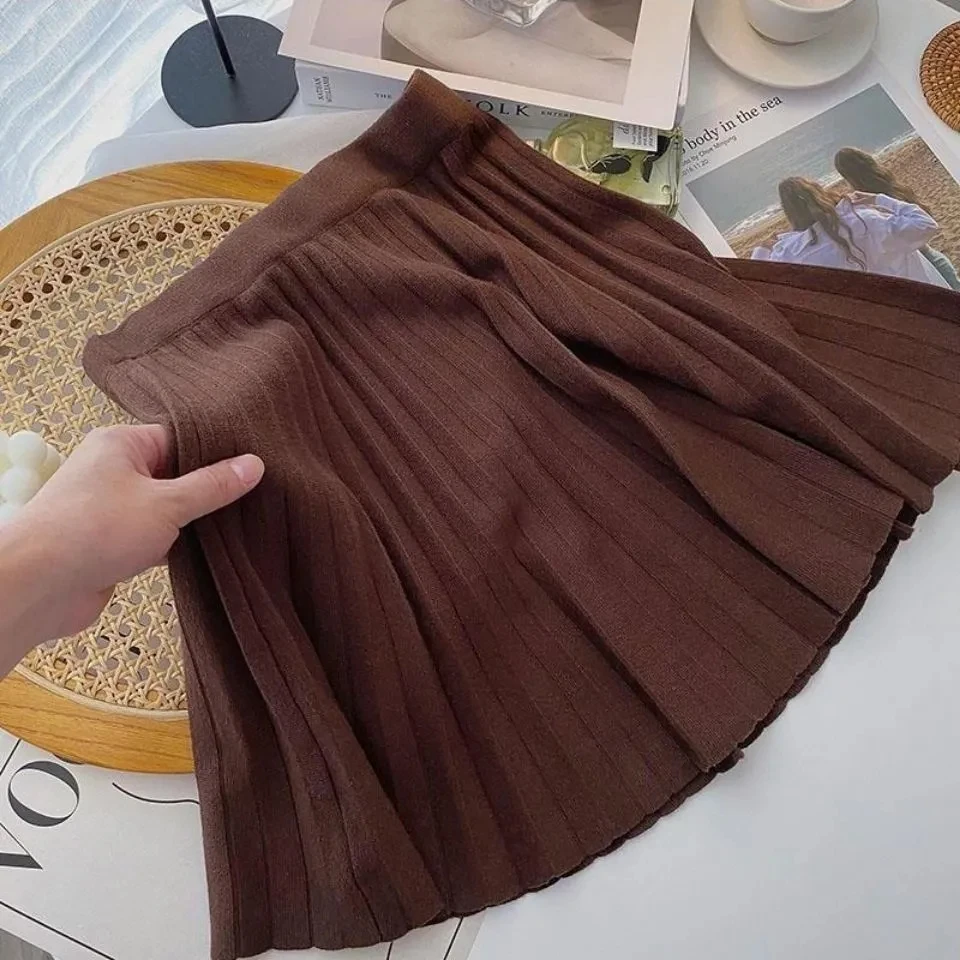 Solid colored wool knitted new women's autumn and winter short high waisted thin knit full hip skirt
Solid colored wool knitted new women's autumn and winter short high waisted thin knit full hip skirt