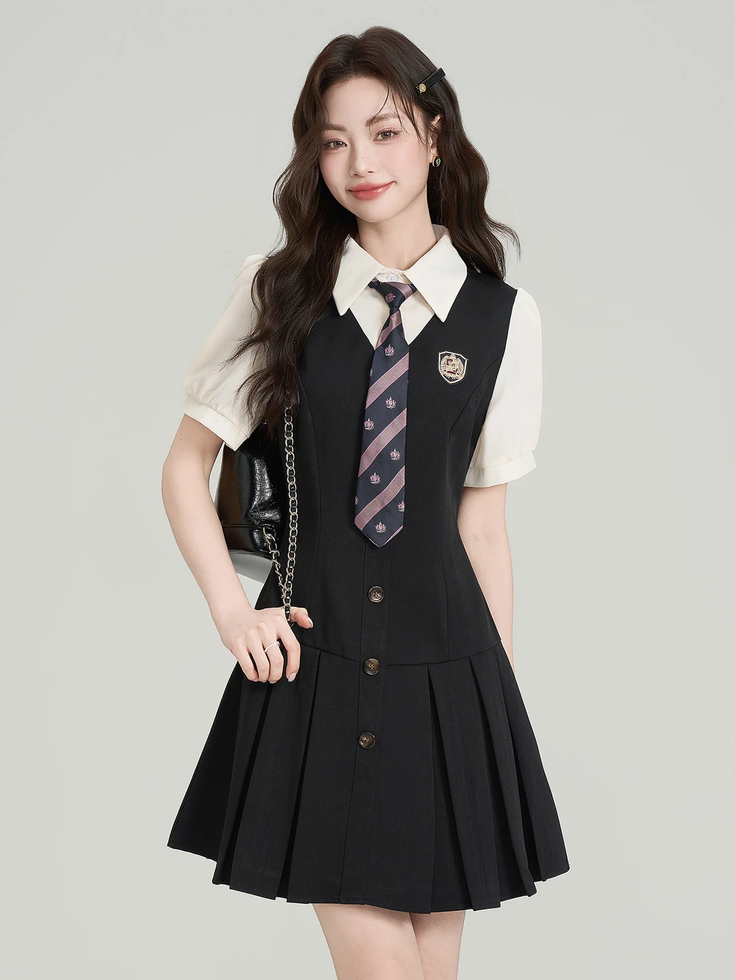 College Style Black Dress Women's Summer New Waist Cinching Slimming Pleated Short Skirt Fake Two-Piece Dress
College Style Black Dress Women's Summer New Waist Cinching Slimming Pleated Short Skirt Fake Two-Piece Dress