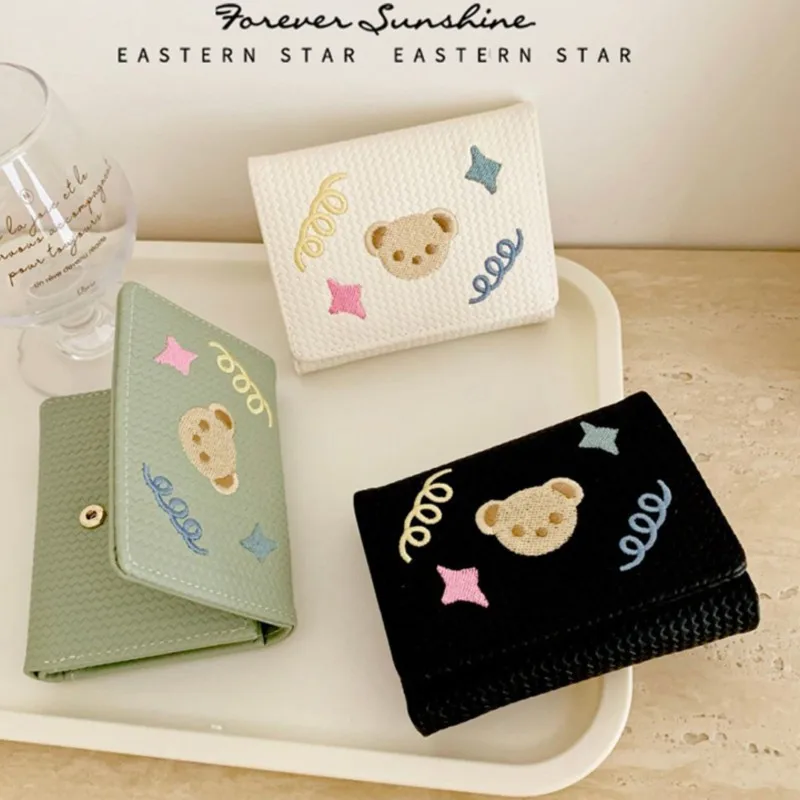 Милый женский кошелек с вышивкой медведя, большой вместительный кошелек для монет для женщин, студенческий чехол для карт Billeteras Para Mujer Carteras
Милый женский кошелек с вышивкой медведя, большой вместительный кошелек для монет для женщин, студенческий чехол для карт Billeteras Para Mujer Carteras
