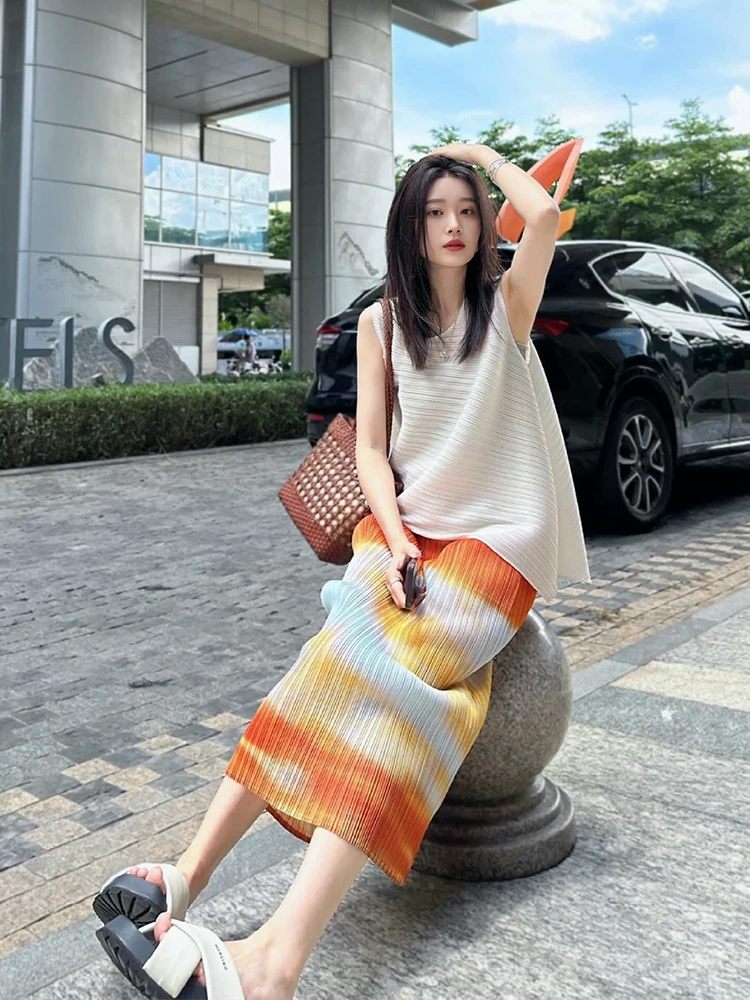 Simple Casual Summer Outfit Women's round Neck Sleeveless Top with Pleated Skirt Fashionable Commute Style Straight Tube Silken
Simple Casual Summer Outfit Women's round Neck Sleeveless Top with Pleated Skirt Fashionable Commute Style Straight Tube Silken