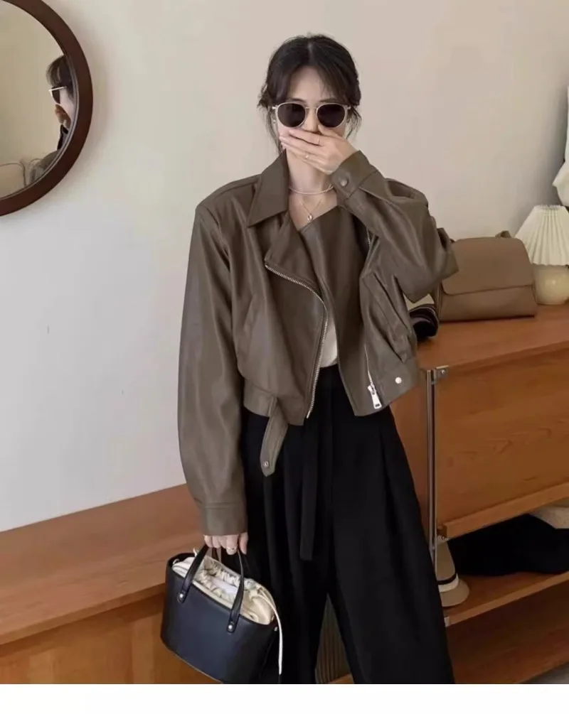 MiiiiX High Street Short PU Leather Jacket Women's Outerwear 2024 Autumn New Versatile Loose Zipper Casual Coat Female Clothes
MiiiiX High Street Short PU Leather Jacket Women's Outerwear 2024 Autumn New Versatile Loose Zipper Casual Coat Female Clothes