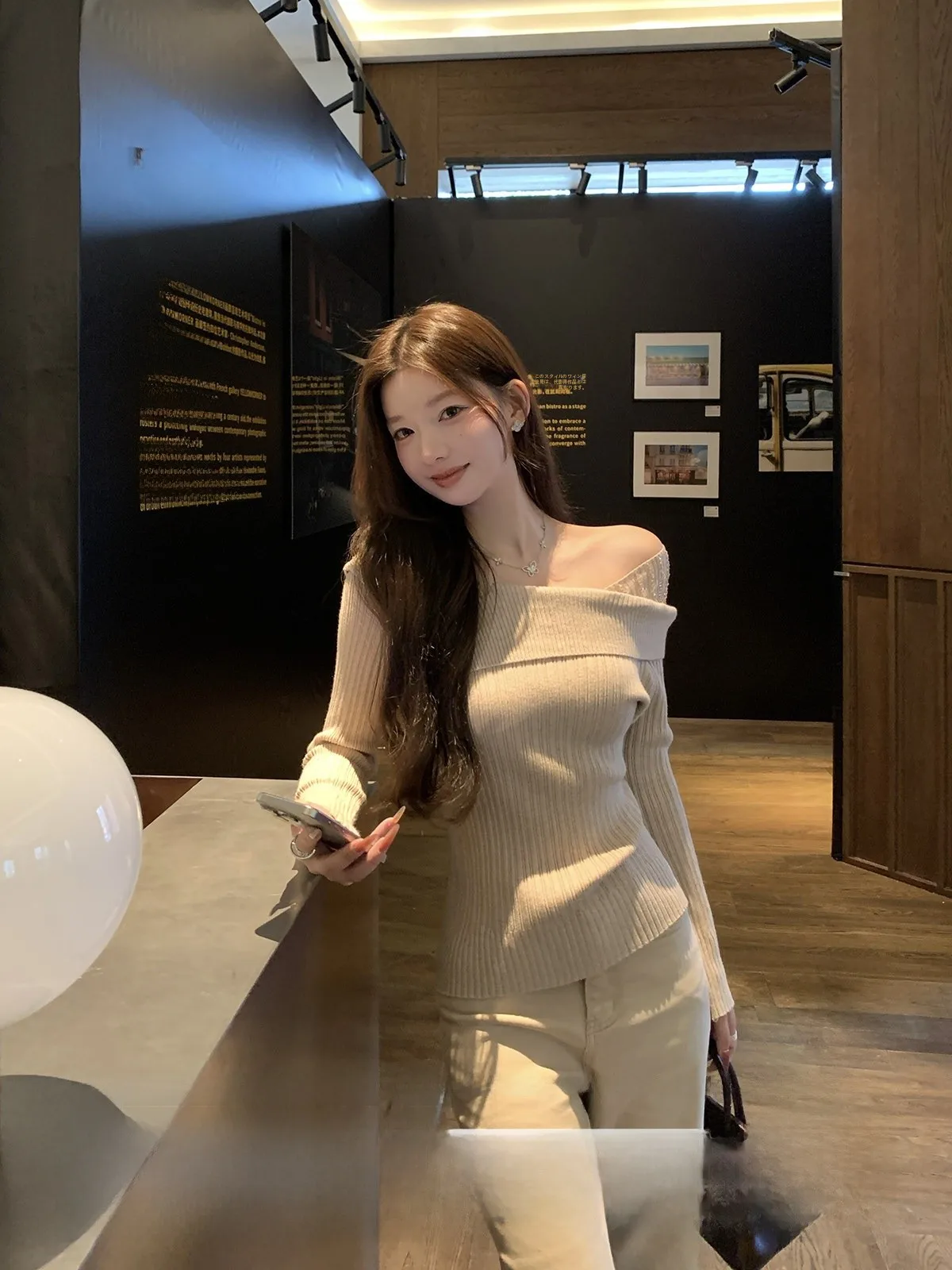 Yoyozhang Zhang Yuyu Knitted One-Shoulder Slim Fit Women's Top Winter Fashionable Color Crew Neck Long Sleeve Tee
Yoyozhang Zhang Yuyu Knitted One-Shoulder Slim Fit Women's Top Winter Fashionable Color Crew Neck Long Sleeve Tee