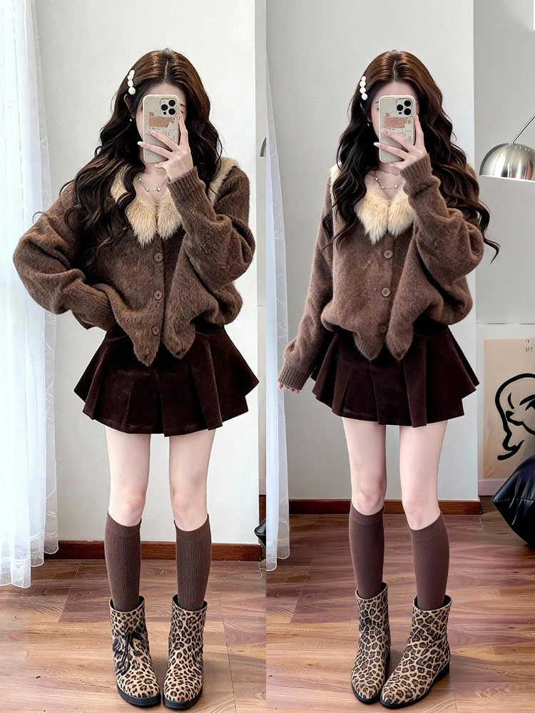 Stylish Korean Winter New Arrival Knitted Cardigan Skirt Pants Set Beautiful Fur Collar Long Sleeve V-Neck High Waist Short L...
Stylish Korean Winter New Arrival Knitted Cardigan Skirt Pants Set Beautiful Fur Collar Long Sleeve V-Neck High Waist Short L...