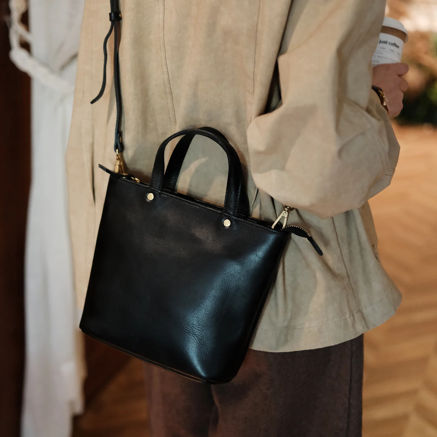 simple handmade vegetable tanned cowhide women's handbag casual fashion party genuine leather female shoulder crossbody bag
simple handmade vegetable tanned cowhide women's handbag casual fashion party genuine leather female shoulder crossbody bag