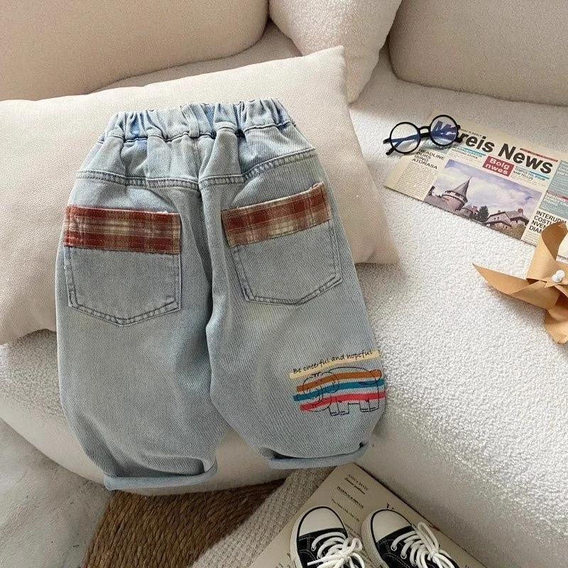 Children's Retro Jeans Loose Straight Pants Wide Leg Pants for Boys and Girls 2025 New Spring Autumn Kid's Denim Pocket Trousers
Children's Retro Jeans Loose Straight Pants Wide Leg Pants for Boys and Girls 2025 New Spring Autumn Kid's Denim Pocket Trousers