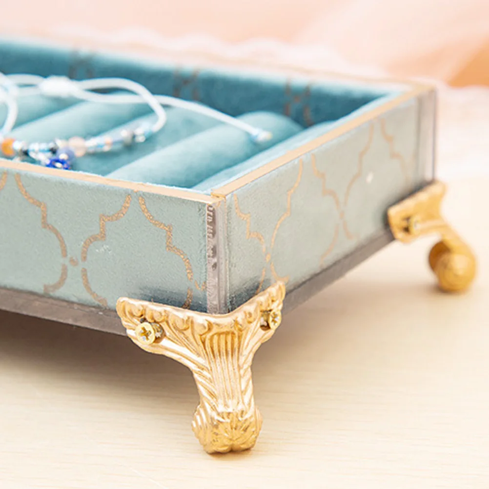 Синяя серия, стеллаж для выставки товаров ювелирных изделий, позолоченный лоток для колец, небольшой держатель для ювелирных изделий, органайзер для домашнего витрины в розничном магазине
Синяя серия, стеллаж для выставки товаров ювелирных изделий, позолоченный лоток для колец, небольшой держатель для ювелирных изделий, органайзер для домашнего витрины в розничном магазине