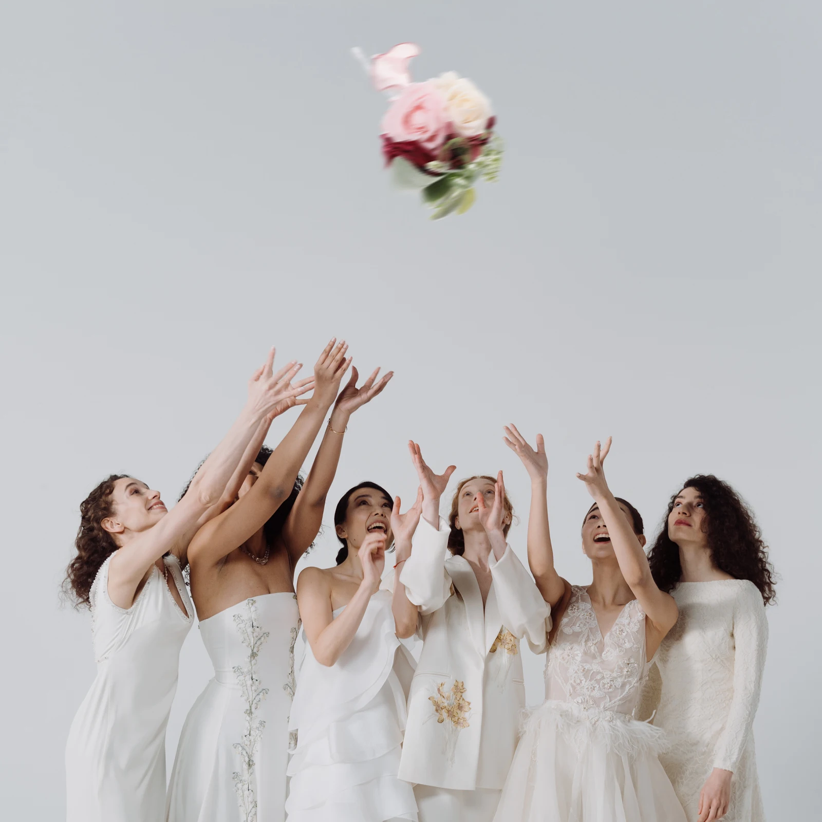 Wedding Decor Artificial Flowers 5723 Milk White Bridesmaid H held Rose Quinceanera Bouquet Home Office Props Tabletop nament
Wedding Decor Artificial Flowers 5723 Milk White Bridesmaid H held Rose Quinceanera Bouquet Home Office Props Tabletop nament