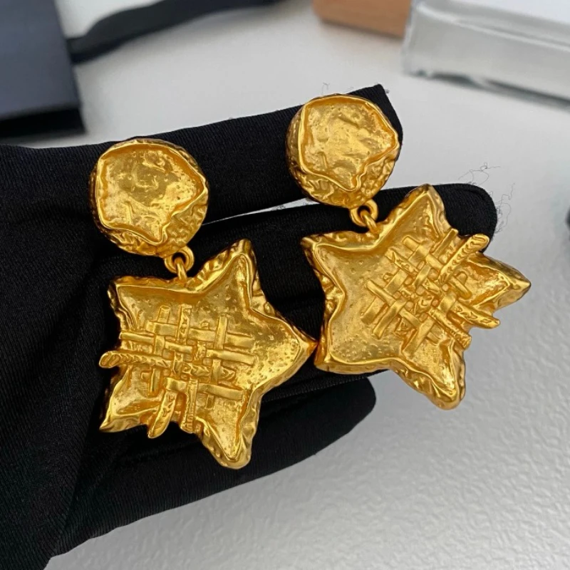 Europe Classic Vintage Brass Gold Plated Star Earrings Ear Clip Women Top Quality Luxury Jewelry Party Trend
Europe Classic Vintage Brass Gold Plated Star Earrings Ear Clip Women Top Quality Luxury Jewelry Party Trend