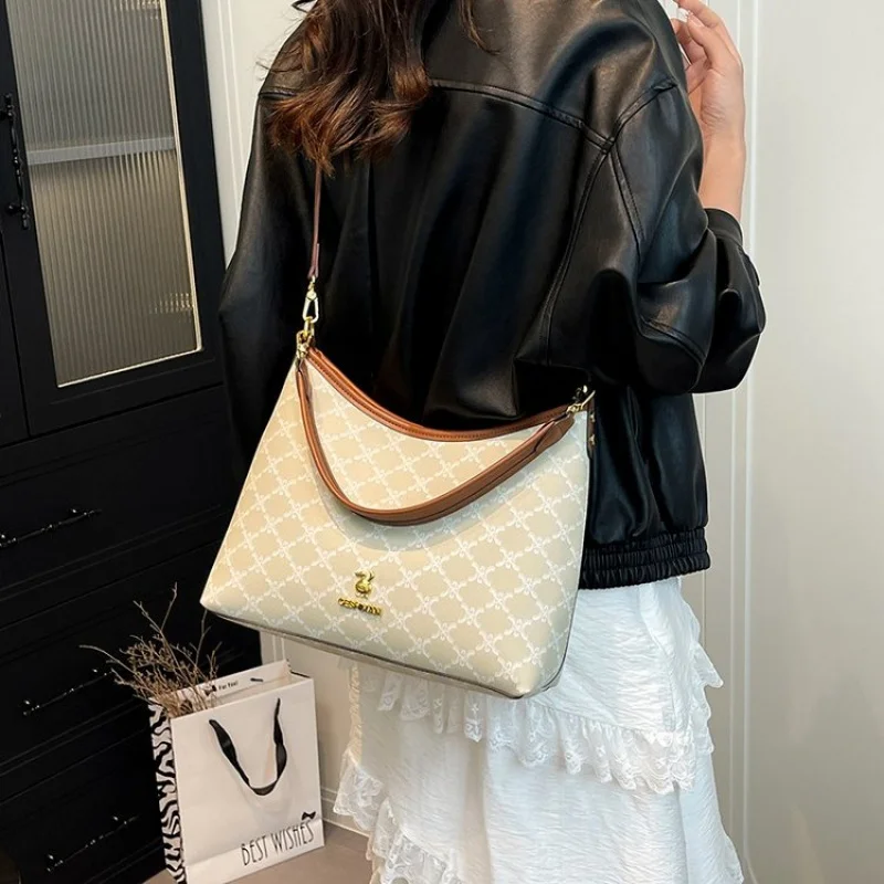 Роскошная женская сумка-мессенджер из мягкой кожи, в стиле Парижа и повседневный винтажный стиль
Роскошная женская сумка-мессенджер из мягкой кожи, в стиле Парижа и повседневный винтажный стиль 