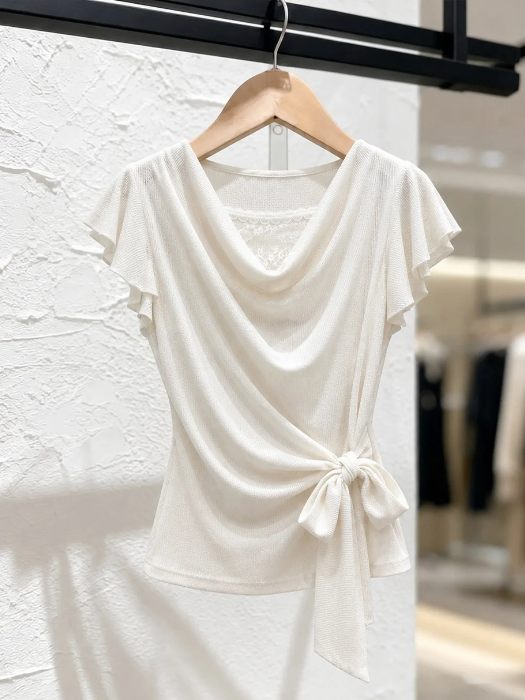 Summer 2026 Women's Comfortable Short Sleeve T-Shirt Belted Waist Design Commute Versatile Pure Color Korean Style Top
Summer 2026 Women's Comfortable Short Sleeve T-Shirt Belted Waist Design Commute Versatile Pure Color Korean Style Top