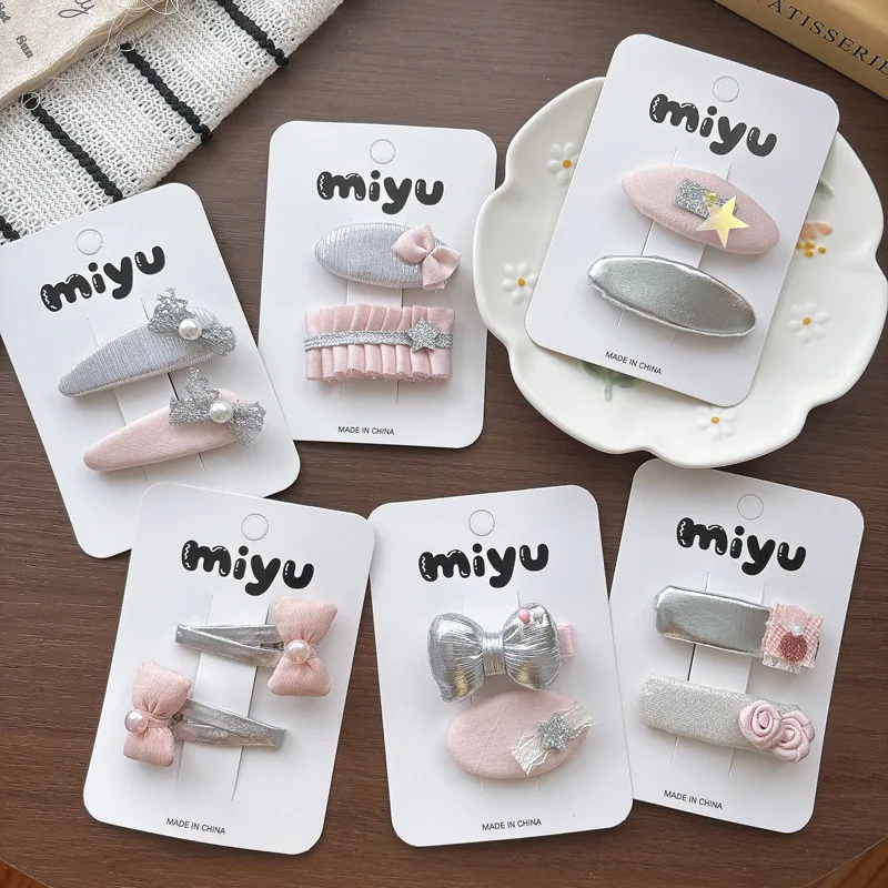2pcs/lot Silver Bow Hairpin Sweet Girl Pink Bangs Side Clip Hairpins Kids BB Clip Children's Hair Accessories Barrettes Headwear
2pcs/lot Silver Bow Hairpin Sweet Girl Pink Bangs Side Clip Hairpins Kids BB Clip Children's Hair Accessories Barrettes Headwear