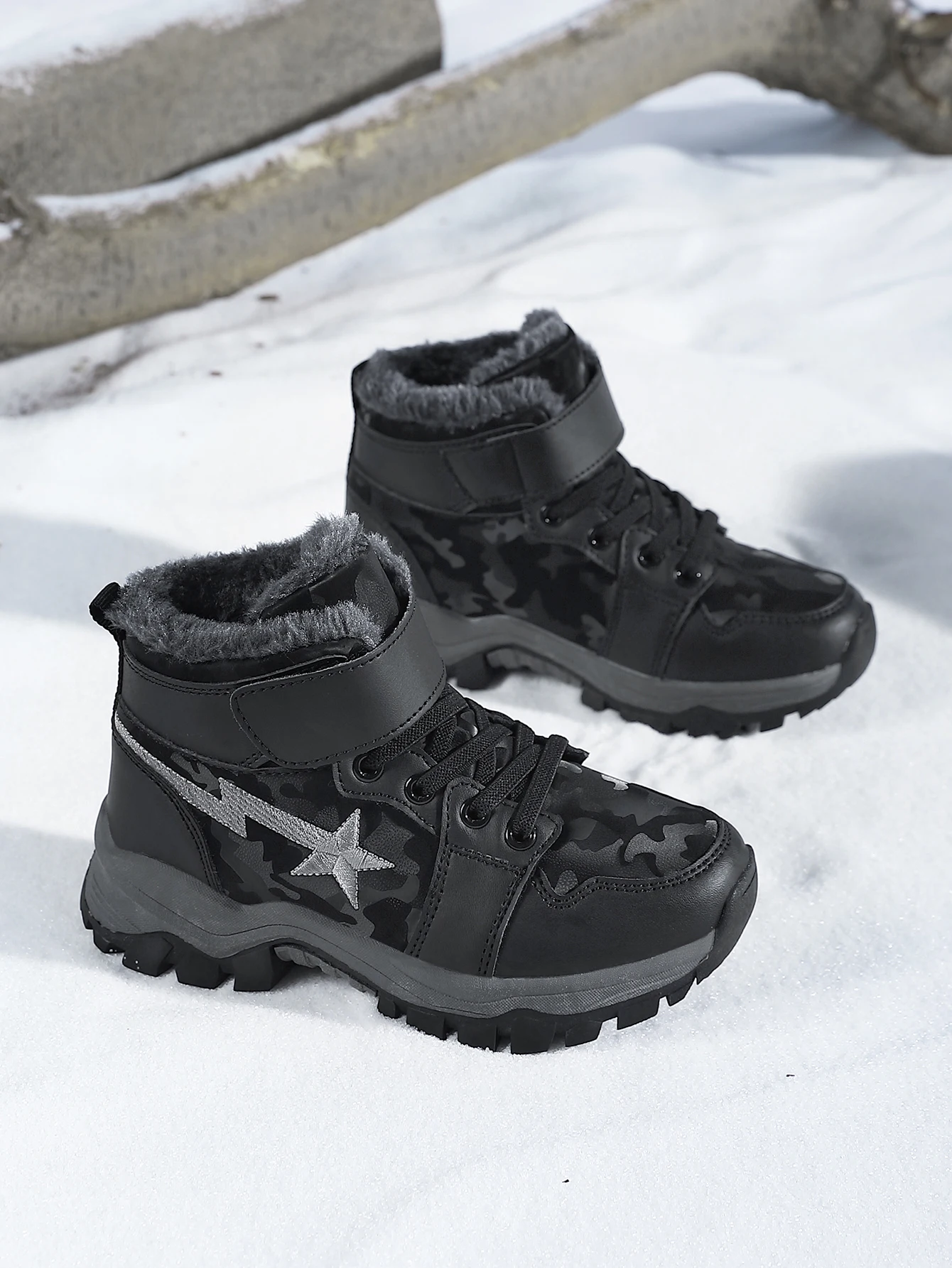 Autumn and Winter Outdoor Velvet Warm High-Top Waterproof and Non-Slip Casual Sports Shoes for Middle-Aged and Older Children
Autumn and Winter Outdoor Velvet Warm High-Top Waterproof and Non-Slip Casual Sports Shoes for Middle-Aged and Older Children