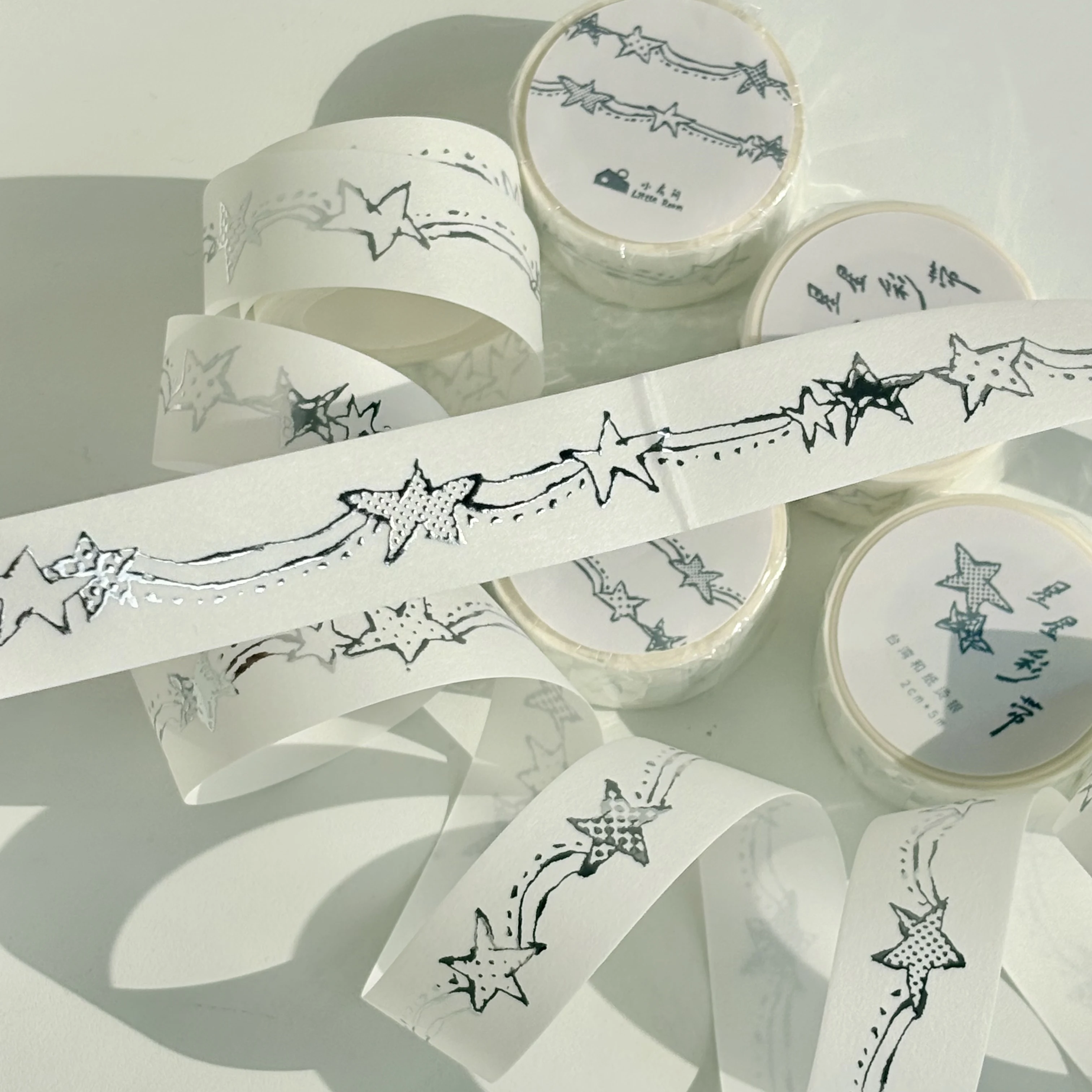 Том 2 | Оригинальная лента для дневника "Звездная лента" | Тайваньская бумага васи с горячим серебряным тиснением | Трехмерный
Том 2 | Оригинальная лента для дневника "Звездная лента" | Тайваньская бумага васи с горячим серебряным тиснением | Трехмерный