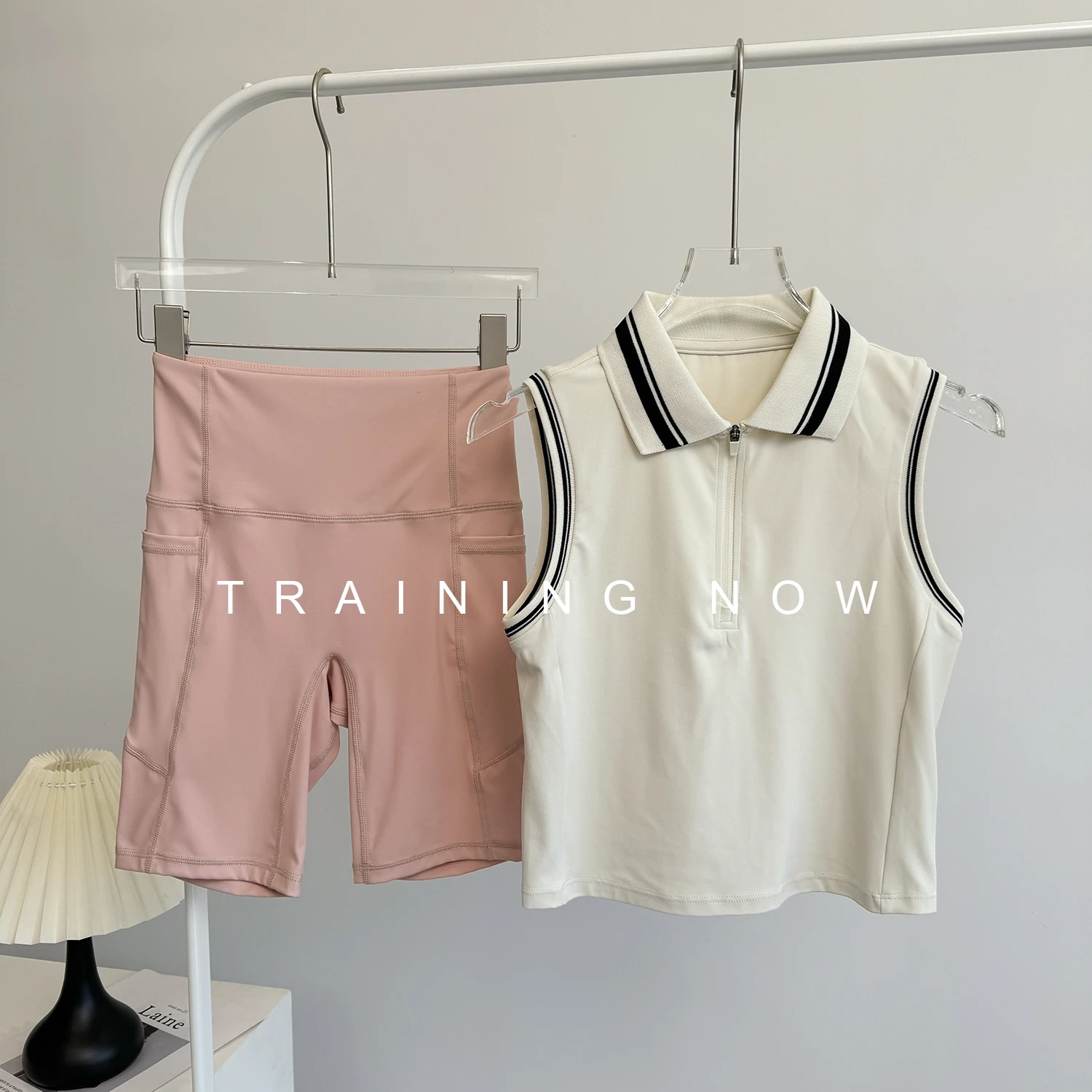 Красивая одежда для йоги, спортивный костюм для женщин, летний новый топ для пилатеса и фитнеса с высокой талией, подтягивающие бедра, брюки для бодибилдинга
Красивая одежда для йоги, спортивный костюм для женщин, летний новый топ для пилатеса и фитнеса с высокой талией, подтягивающие бедра, брюки для бодибилдинга