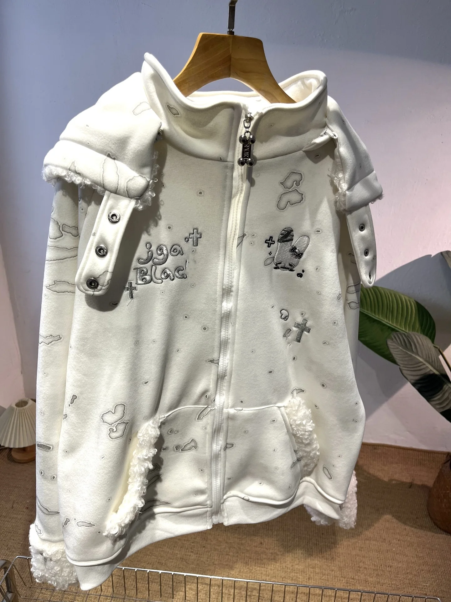 Женская флисовая куртка с капюшоном и воротником-ушками, оверсайз, свободный крой, кардиган-свитшот, осень-зима, новинка
Женская флисовая куртка с капюшоном и воротником-ушками, оверсайз, свободный крой, кардиган-свитшот, осень-зима, новинка