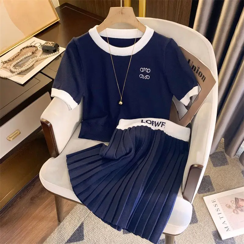 Summer Casual Korean Letter Knitting Two-piece Suit Female Preppy Style O-neck Short Sleeve A-line Skirt Sets Slim Matching Sets
Summer Casual Korean Letter Knitting Two-piece Suit Female Preppy Style O-neck Short Sleeve A-line Skirt Sets Slim Matching Sets