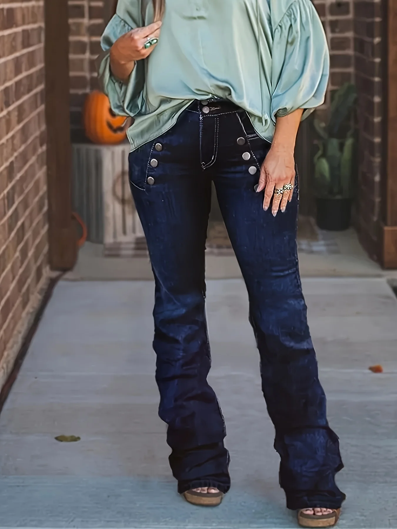 Women's dark blue high waisted single breasted tight fitting micro flared jeans
Women's dark blue high waisted single breasted tight fitting micro flared jeans