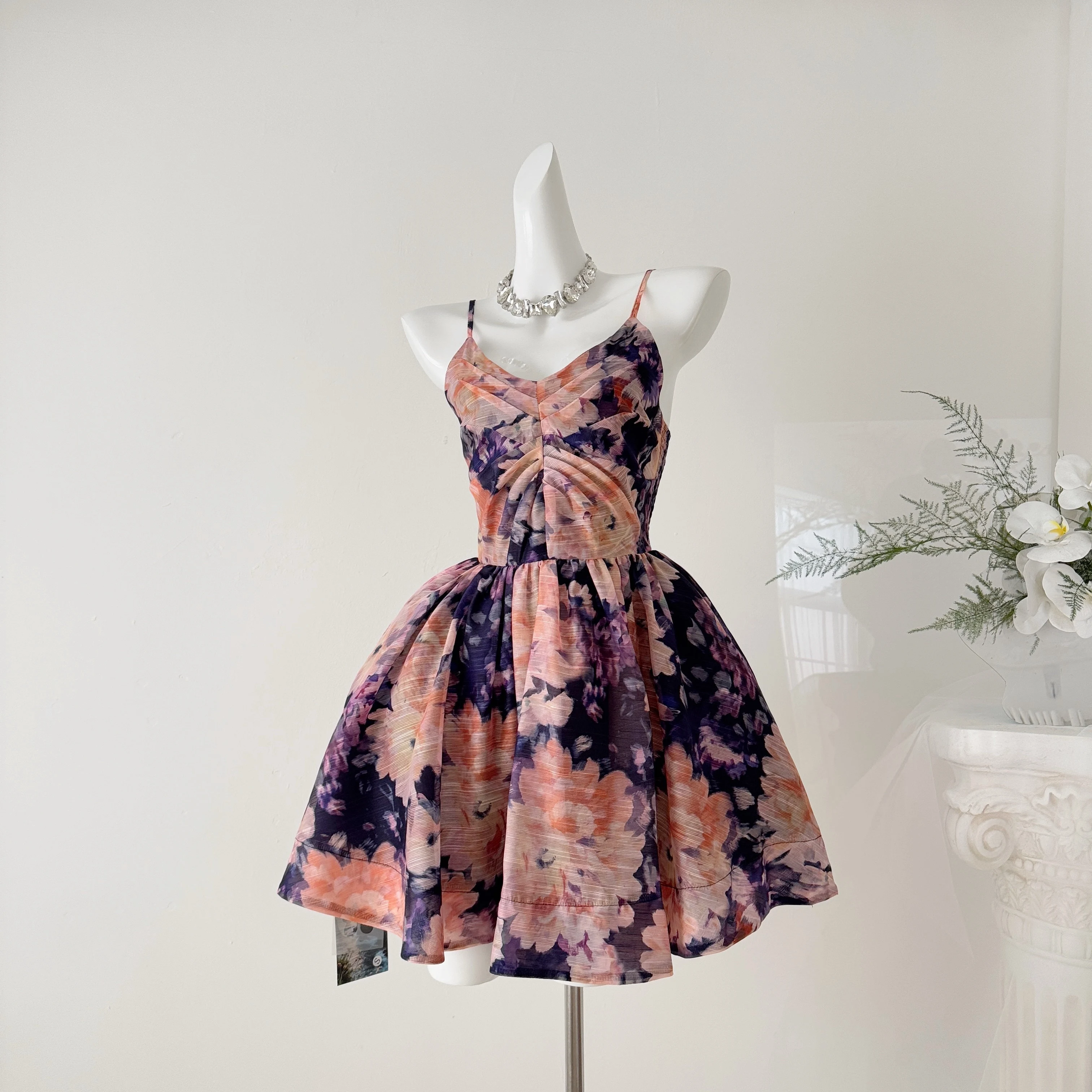 Vacation Dress Women Elegant Birthday Gift Printing Sexy V Neck Strapless High Waist Short Skirt Citywalk Beach Dress J024
Vacation Dress Women Elegant Birthday Gift Printing Sexy V Neck Strapless High Waist Short Skirt Citywalk Beach Dress J024