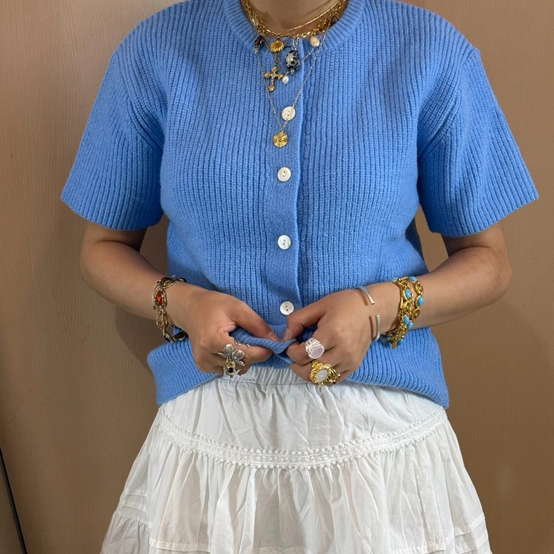 90s Vintage Button Down Knitwear Shirt Women Chic Fashion Knitted Sweater Casual Short Sleeve Cropped Cardigans Y2k Streetwear
90s Vintage Button Down Knitwear Shirt Women Chic Fashion Knitted Sweater Casual Short Sleeve Cropped Cardigans Y2k Streetwear